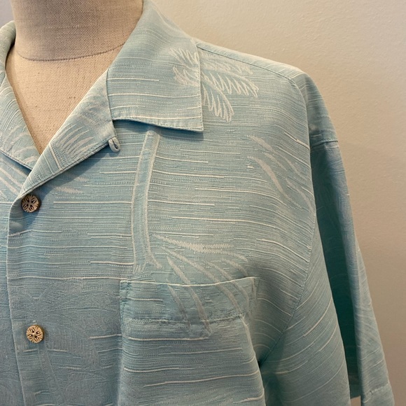 Tommy Bahama Mens Turquoise Silk Short Sleeve Button Down Shirt / Tonal Print /M - Picture 2 of 9